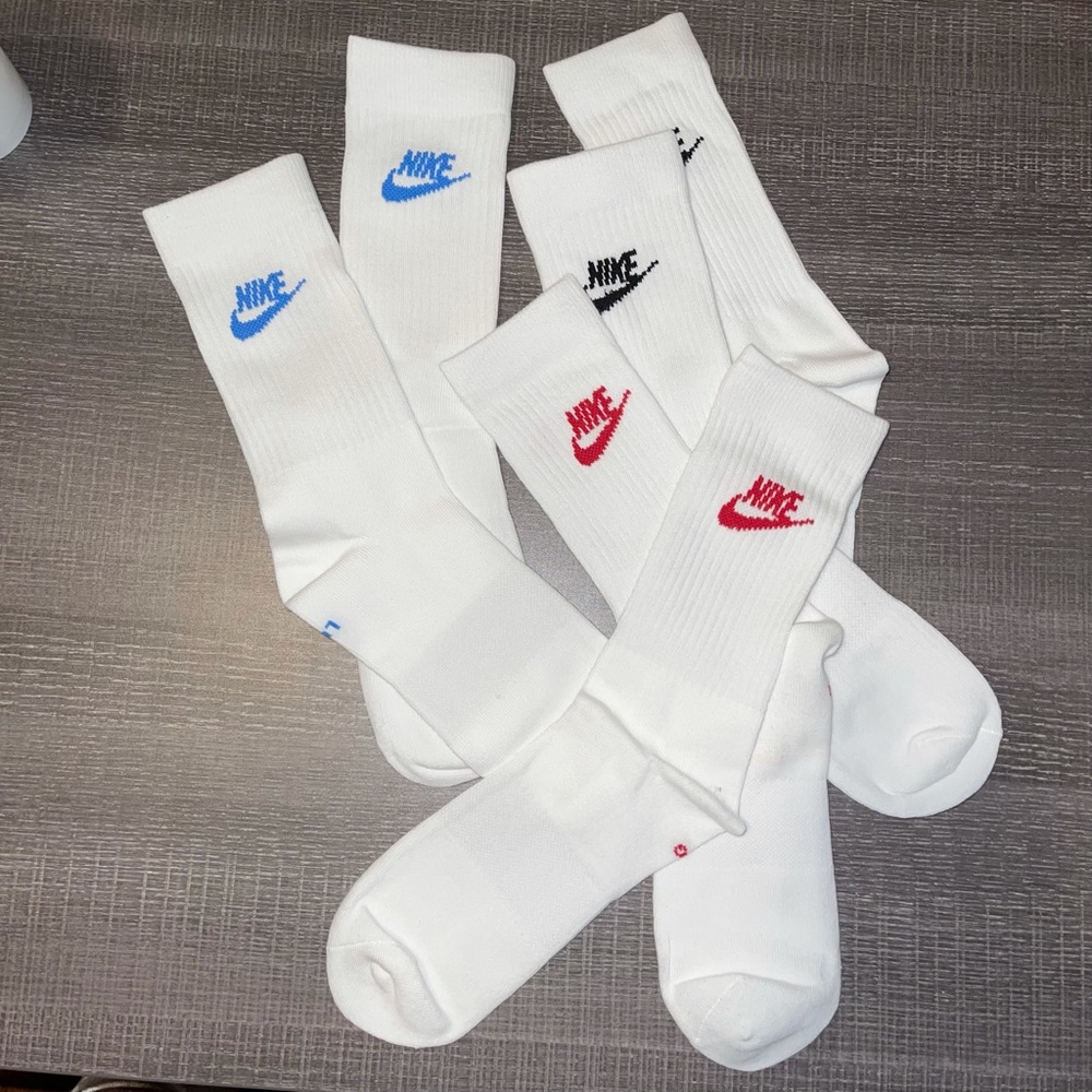 Nike white everyday essential crew socks - 3 pairs one blue one red one black